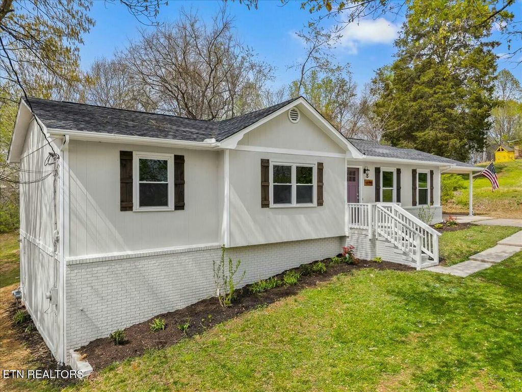 Photo of 626 Skyline View Lane, Harriman, TN 37748 (MLS # 1295902)