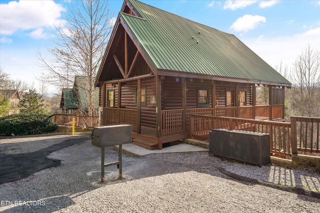 Photo of 4449 Forest Vista Way, Pigeon Forge, TN 37863 (MLS # 1332765)