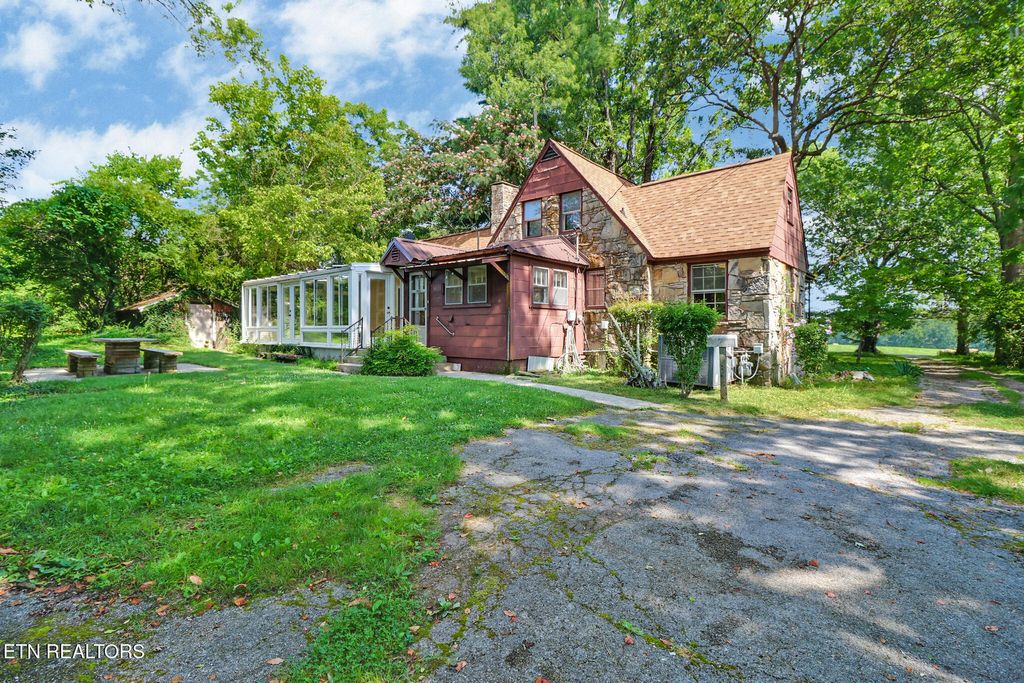 Photo of 1230 Deep Draw Rd, Crossville, TN 38555 (MLS # 1307657)