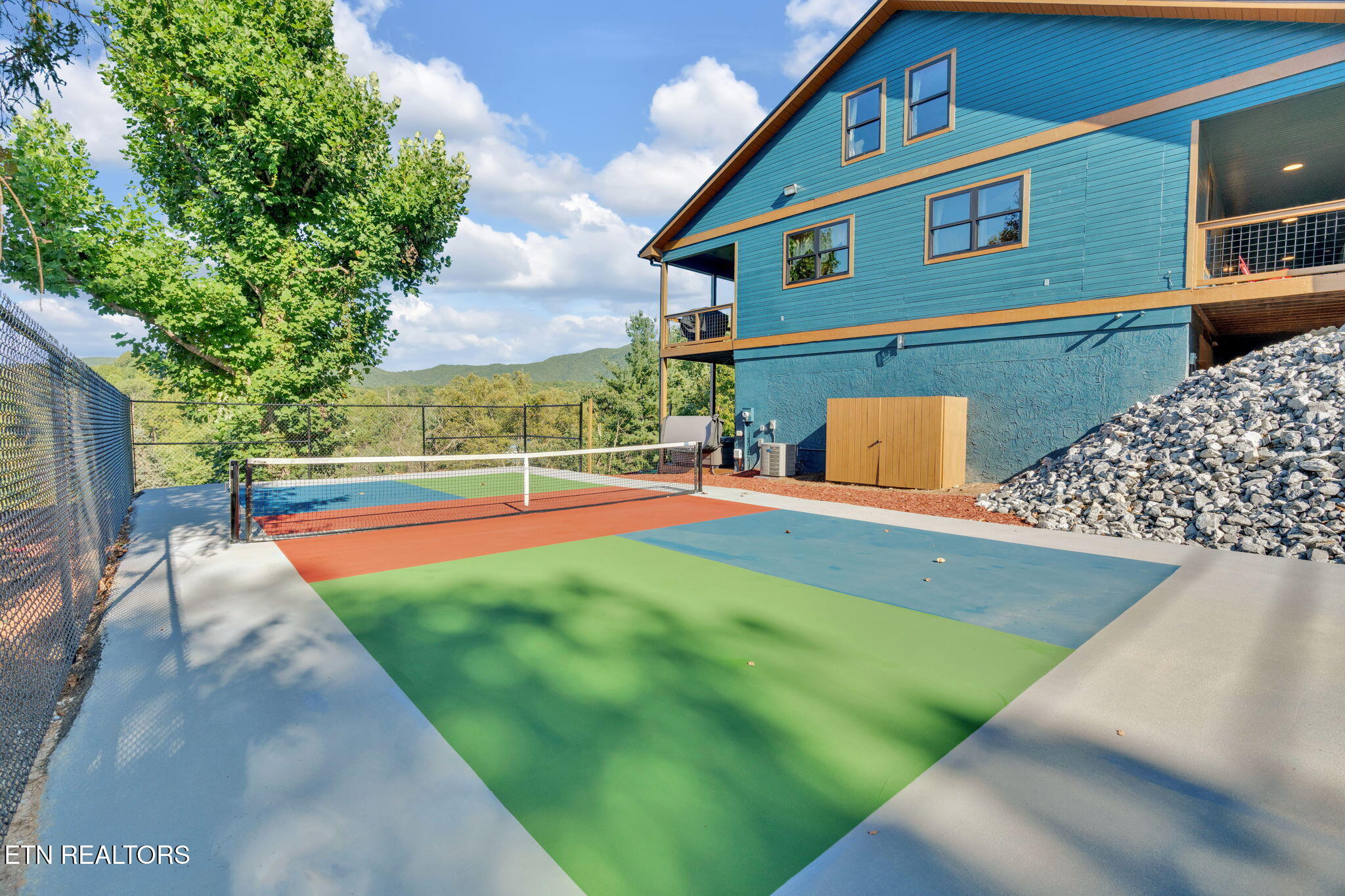 3369 Robeson Rd