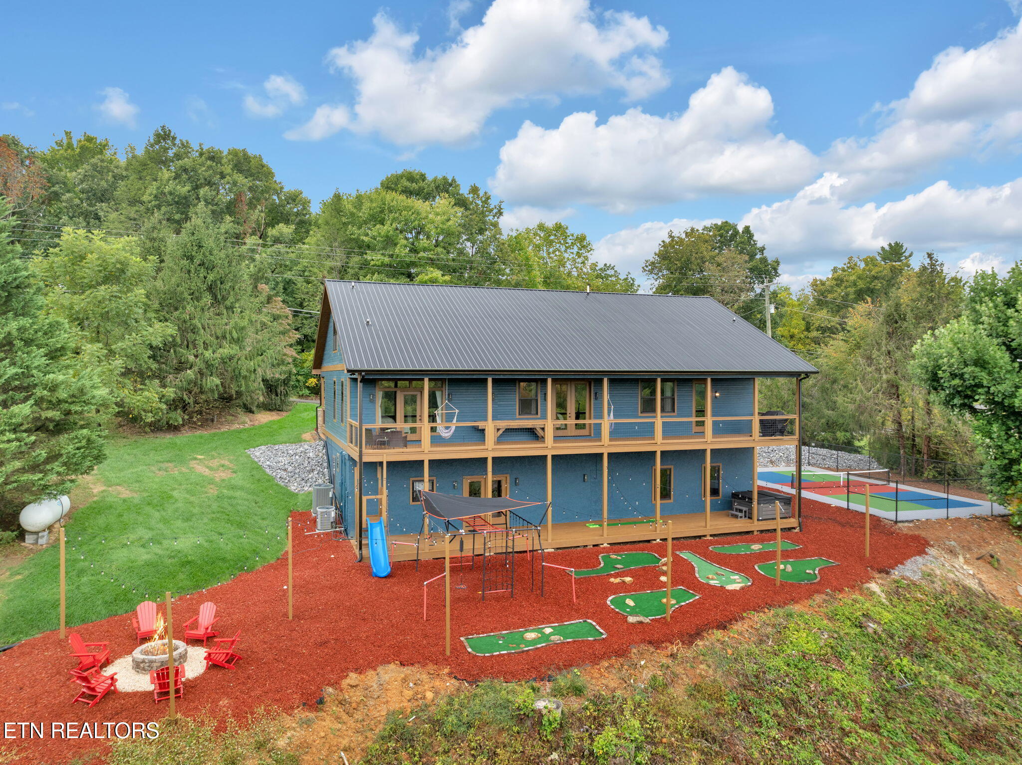3369 Robeson Rd