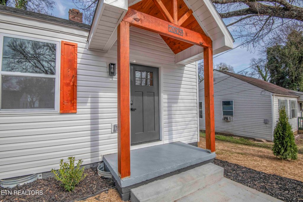 Photo of 2009 Seminole Ave, Knoxville, TN 37915 (MLS # 1331395)