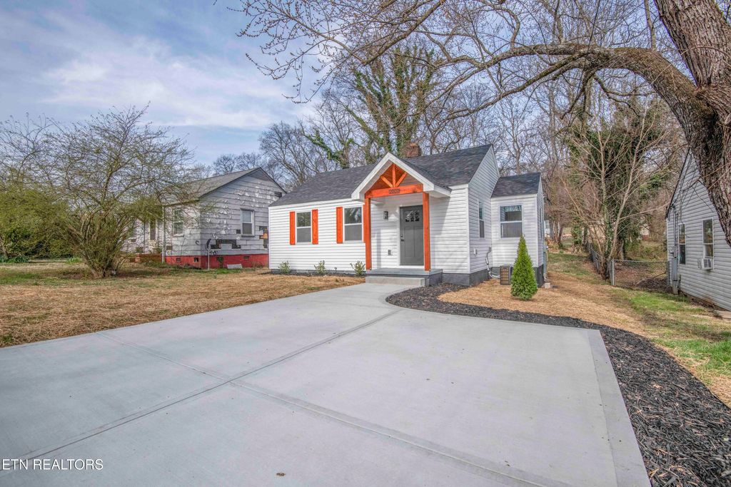 Photo of 2009 Seminole Ave, Knoxville, TN 37915 (MLS # 1331395)