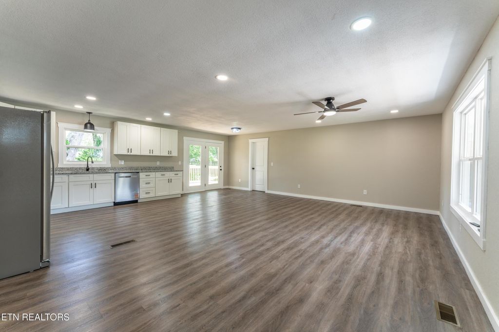 Photo of 75 Westwind Drive, Crossville, TN 38555 (MLS # 1310762)