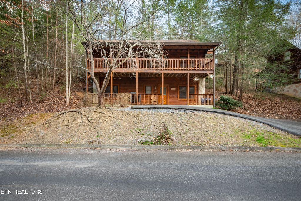 Photo of 653 Eagles Boulevard Way, Pigeon Forge, TN 37863 (MLS # 1333652)