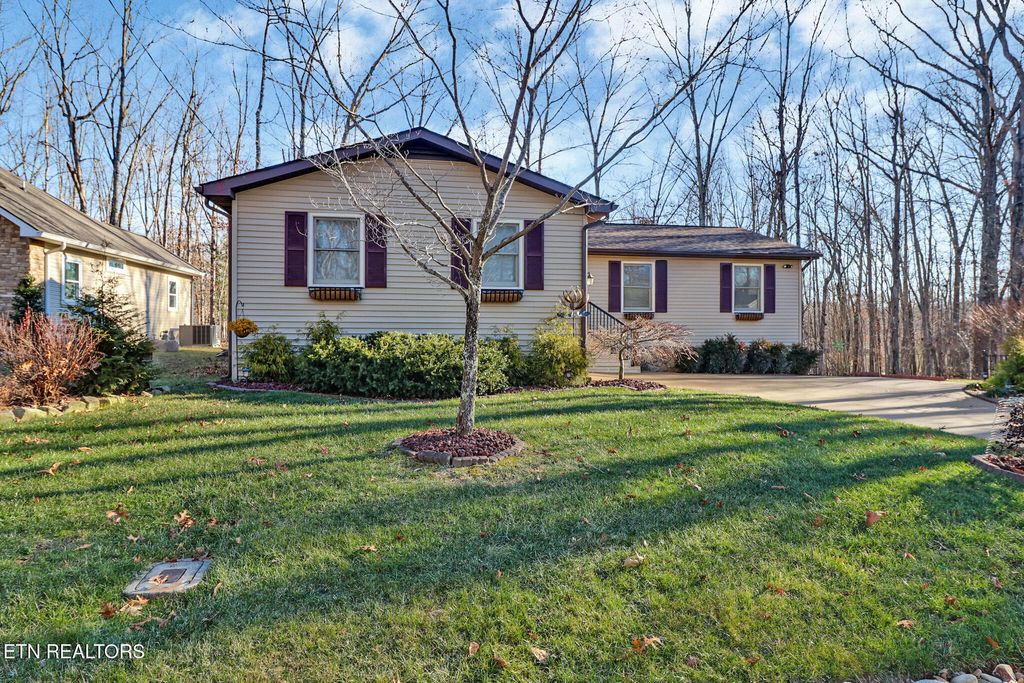 Photo of 129 Glenwood Drive, Crossville, TN 38558 (MLS # 1324506)