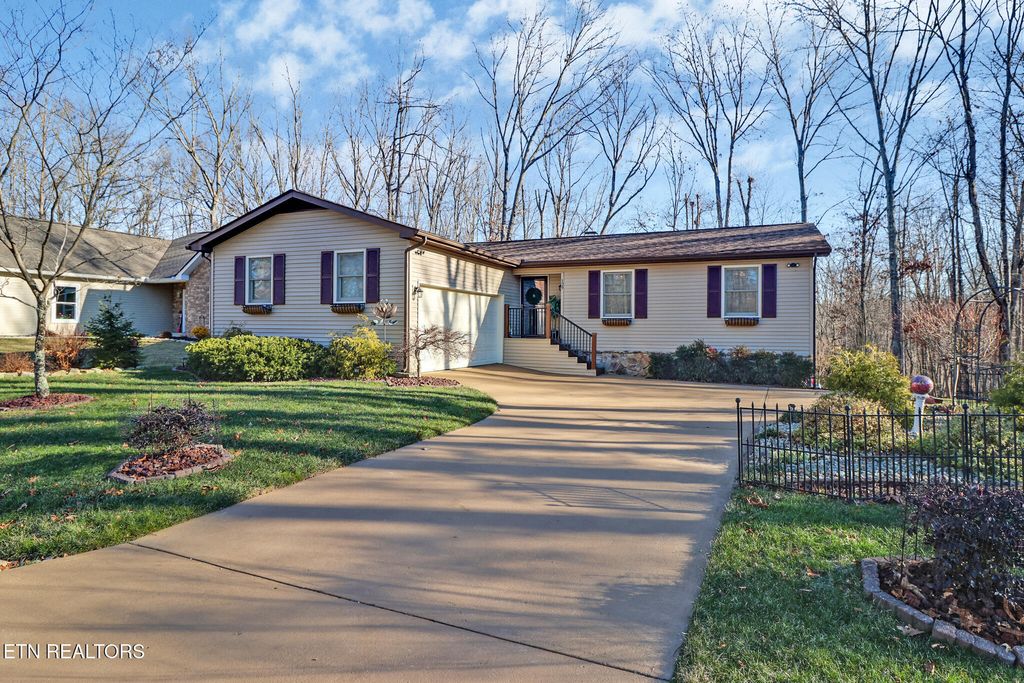Photo of 129 Glenwood Drive, Crossville, TN 38558 (MLS # 1324506)
