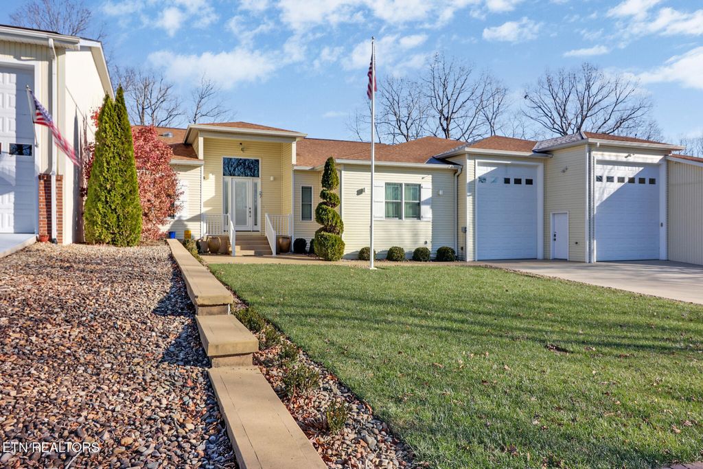 Photo of 27 Hickory Hollow Circle, Crossville, TN 38555 (MLS # 1288360)