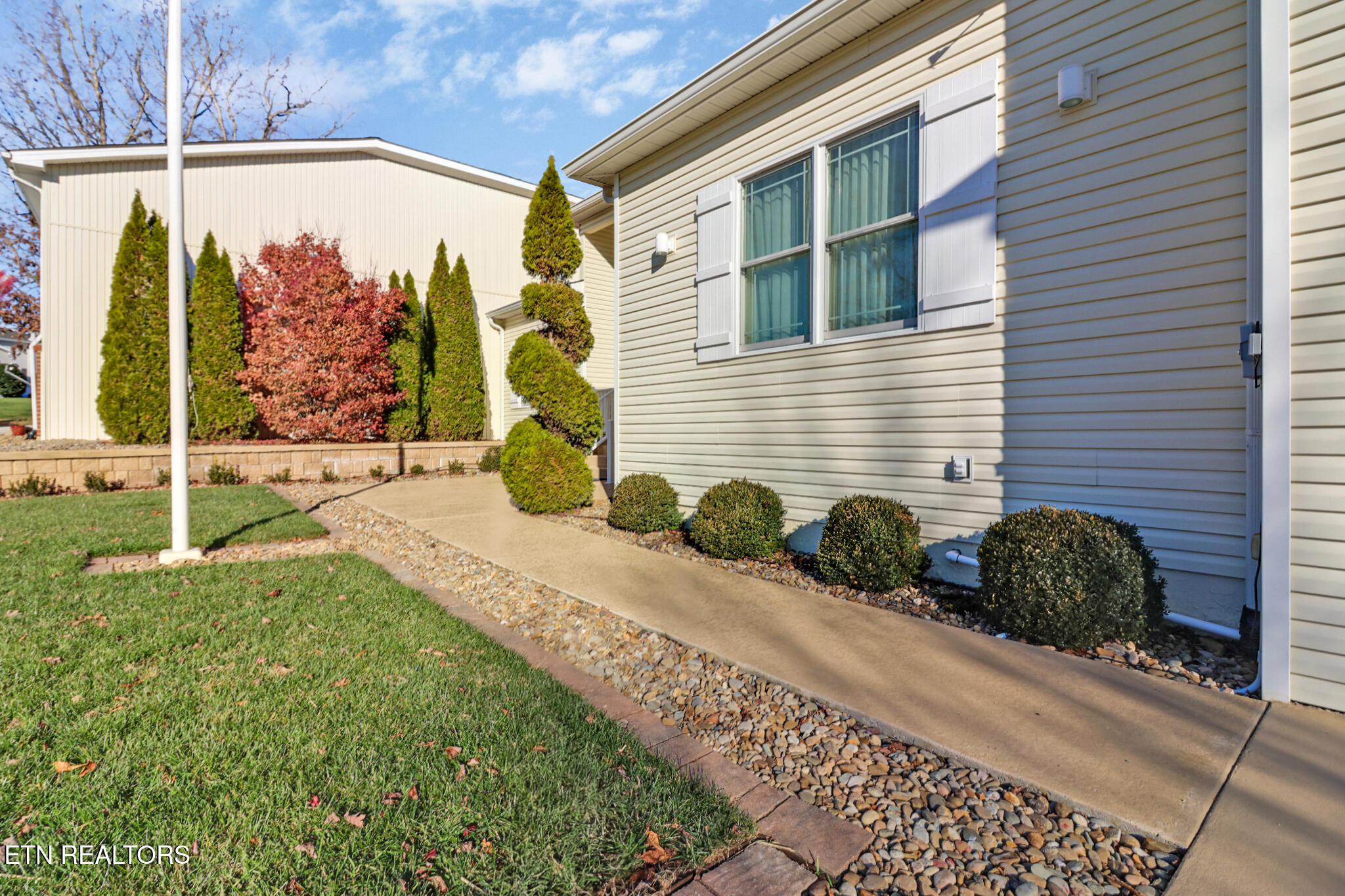27 Hickory Hollow Circle