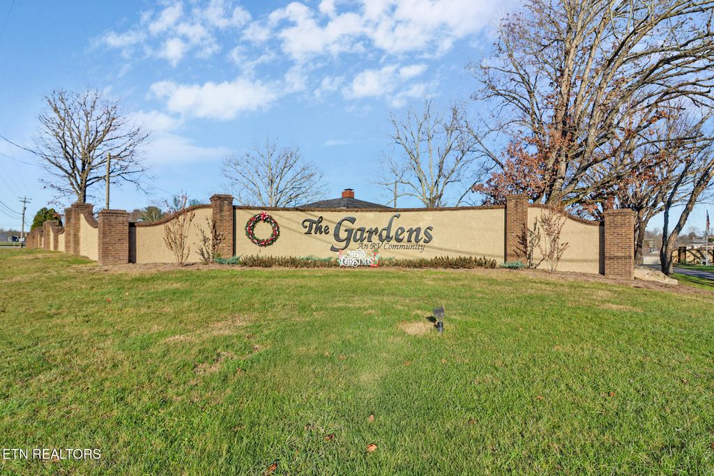 Photo of 27 Hickory Hollow Circle, Crossville, TN 38555 (MLS # 1288360)