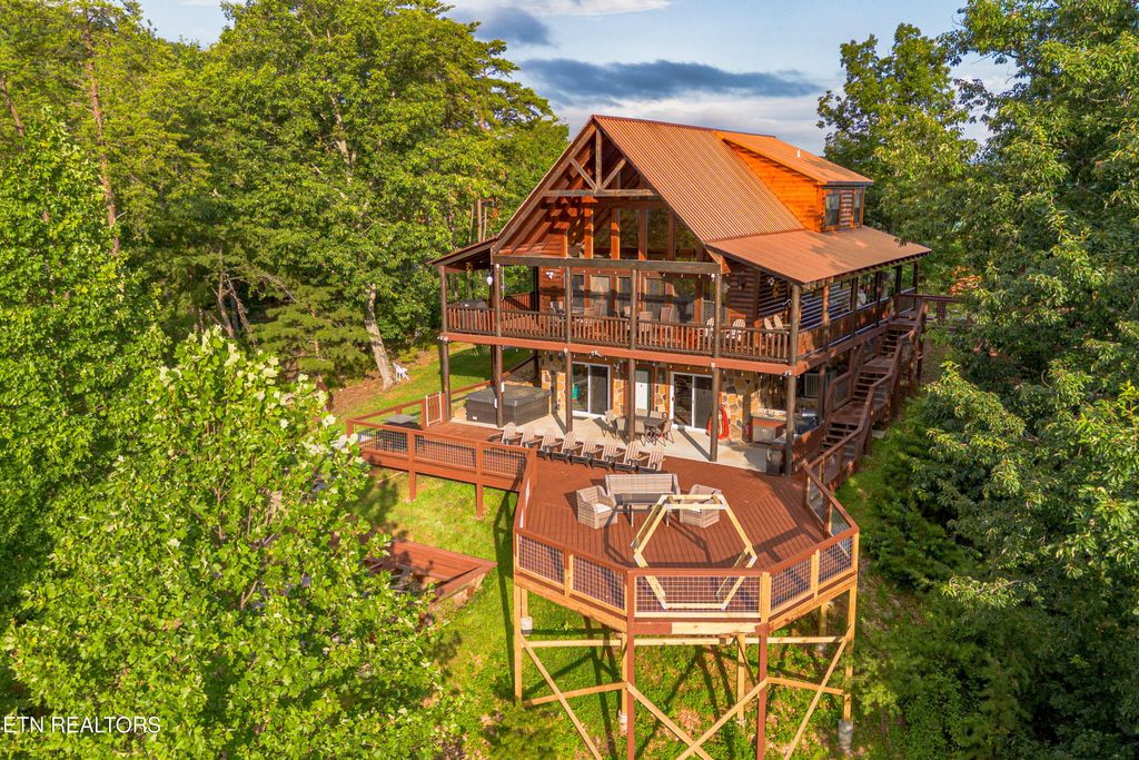 Photo of 3339 Lonesome Pine Way, Sevierville, TN 37862 (MLS # 1315881)
