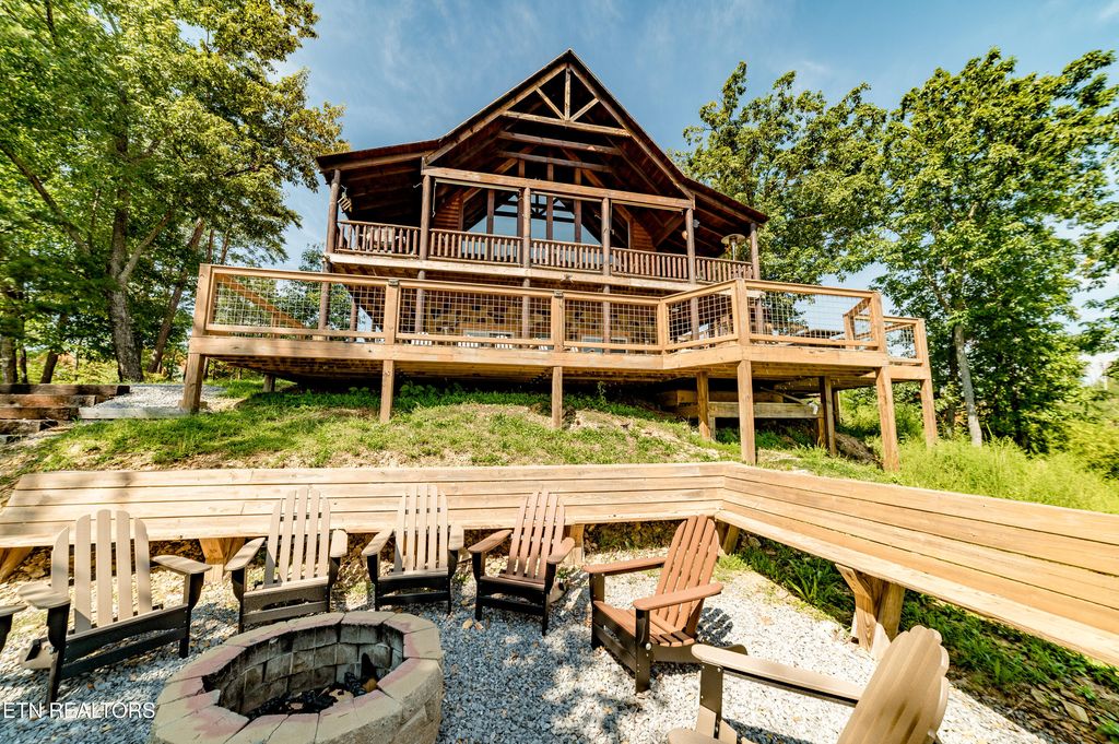 Photo of 3339 Lonesome Pine Way, Sevierville, TN 37862 (MLS # 1315881)