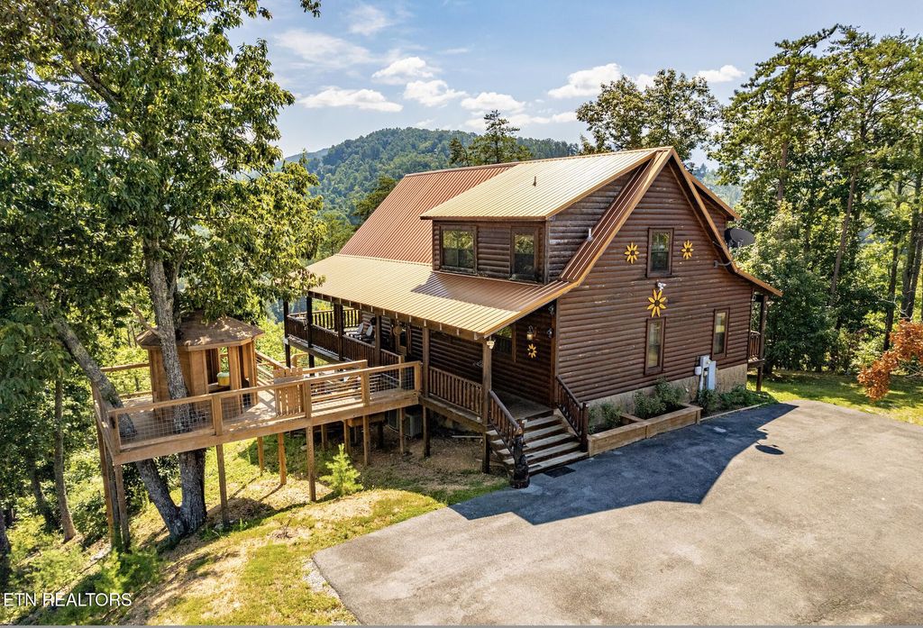 Photo of 3339 Lonesome Pine Way, Sevierville, TN 37862 (MLS # 1315881)