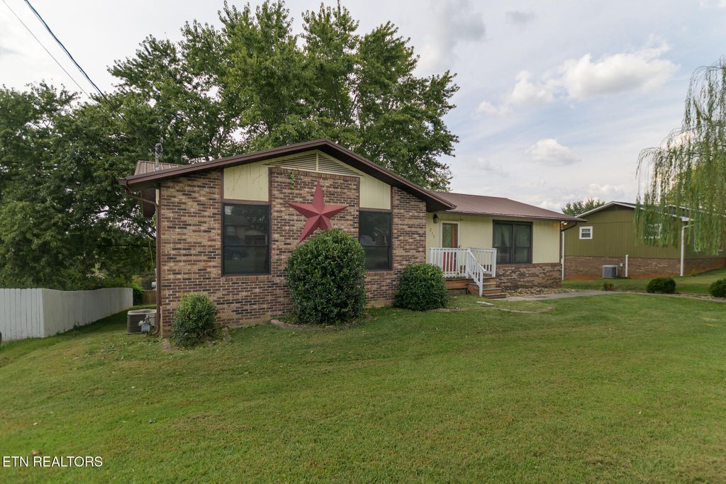Photo of 230 Grandview Drive, Kodak, TN 37764 (MLS # 1315645)