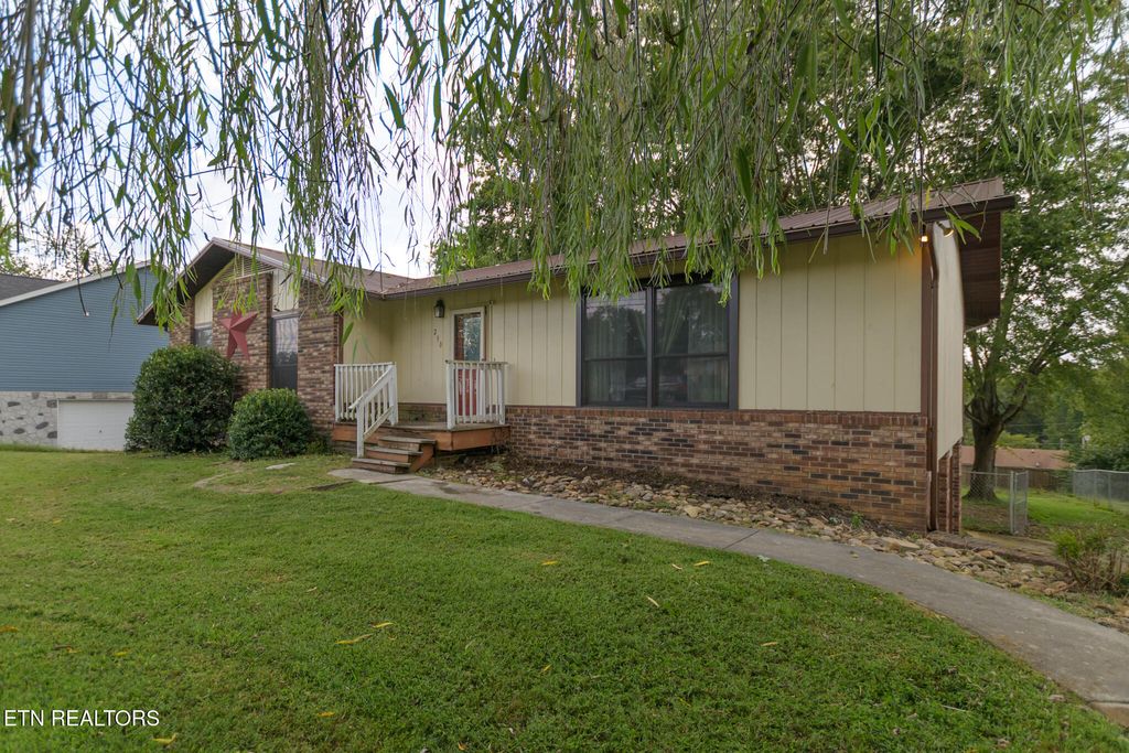 Photo of 230 Grandview Drive, Kodak, TN 37764 (MLS # 1315645)