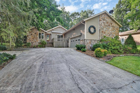 Photo of 205 Lakewood Drive, Crossville, TN 38558 (MLS # 1351997)