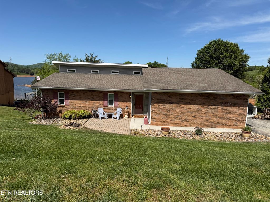 Photo of 2582 Lakemont Circle, Morristown, TN 37814 (MLS # 1341975)