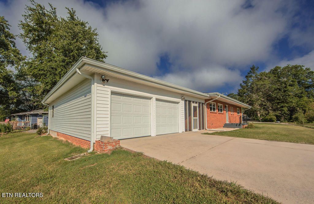 Photo of 607 Peachtree Rd, Kingston, TN 37763 (MLS # 1307176)