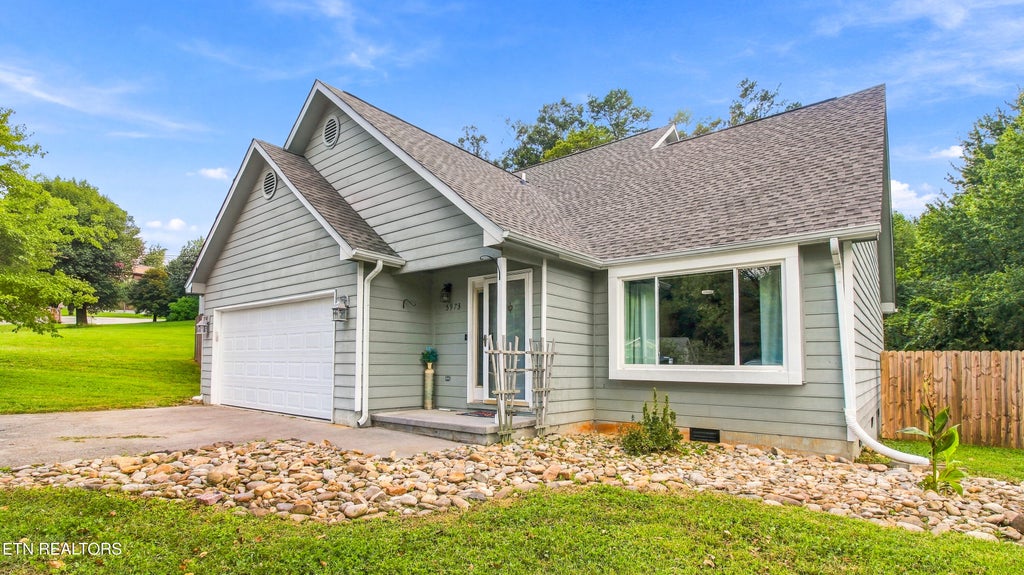 Photo of 5973 Warrenpark Lane, Knoxville, TN 37912 (MLS # 1356044)