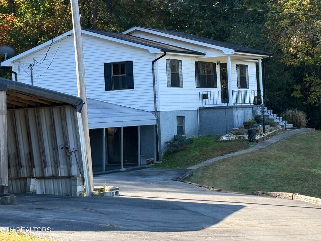 Photo of 120 Bryant Lane, Harriman, TN 37748 (MLS # 1360684)
