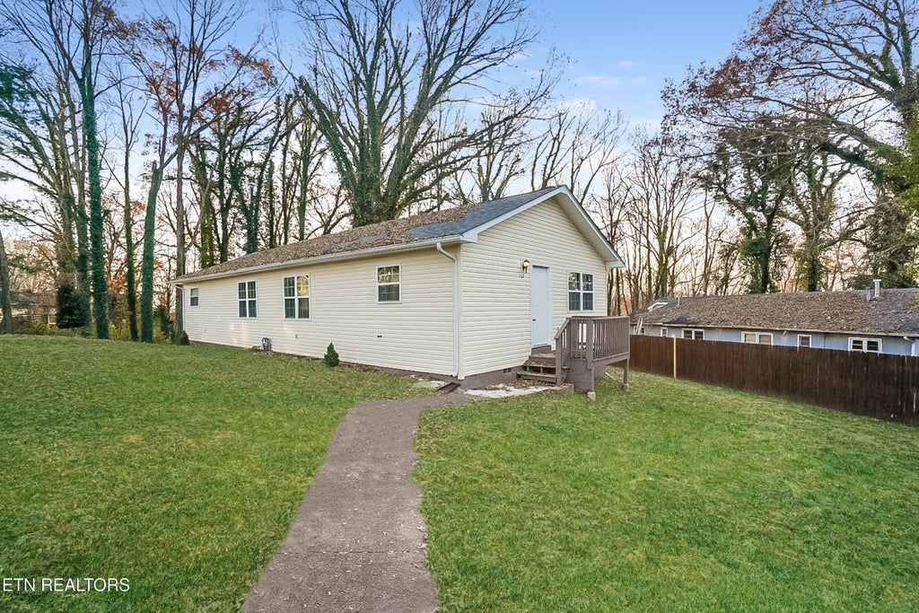 Photo of 107 N Walker Lane, Oak Ridge, TN 37830 (MLS # 1313893)