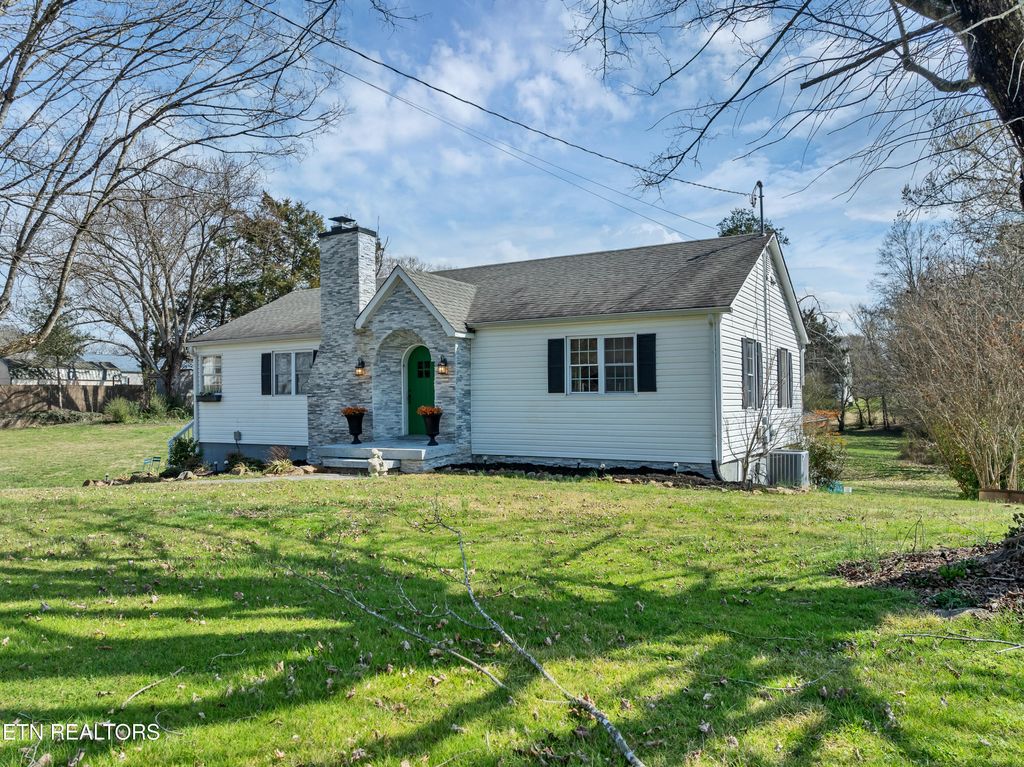 Photo of 300 Lindy Drive, Knoxville, TN 37920 (MLS # 1337224)