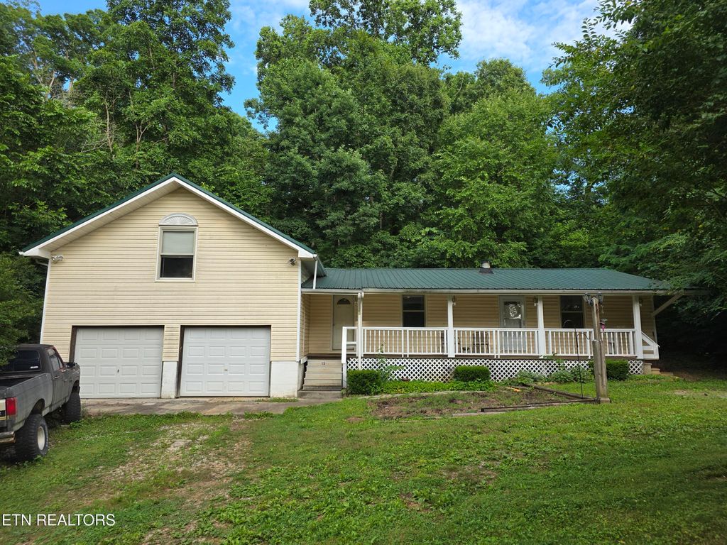 Photo of 104 Eastwood Drive, Sweetwater, TN 37874 (MLS # 1303839)