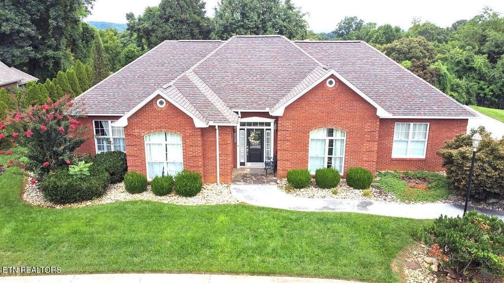 Photo of 429 Lochmere Drive, Morristown, TN 37814 (MLS # 1324366)