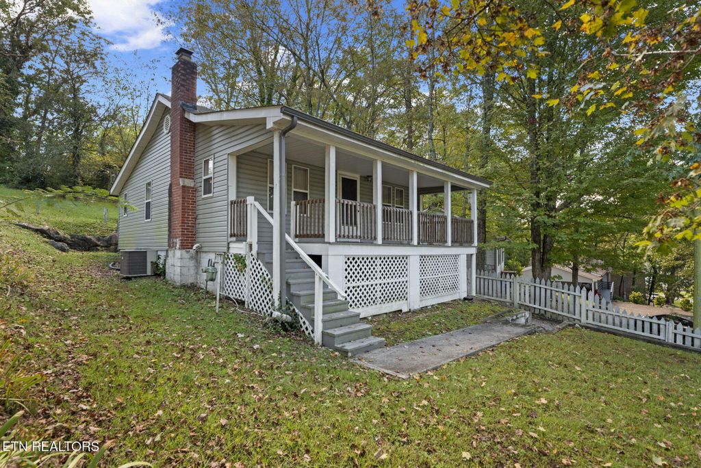 Photo of 711 Sharp St, Clinton, TN 37716 (MLS # 1317395)