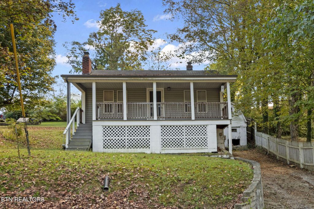 Photo of 711 Sharp St, Clinton, TN 37716 (MLS # 1317395)