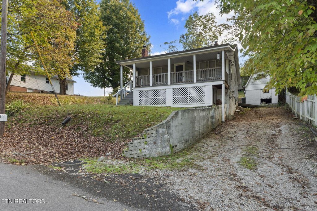 Photo of 711 Sharp St, Clinton, TN 37716 (MLS # 1317395)