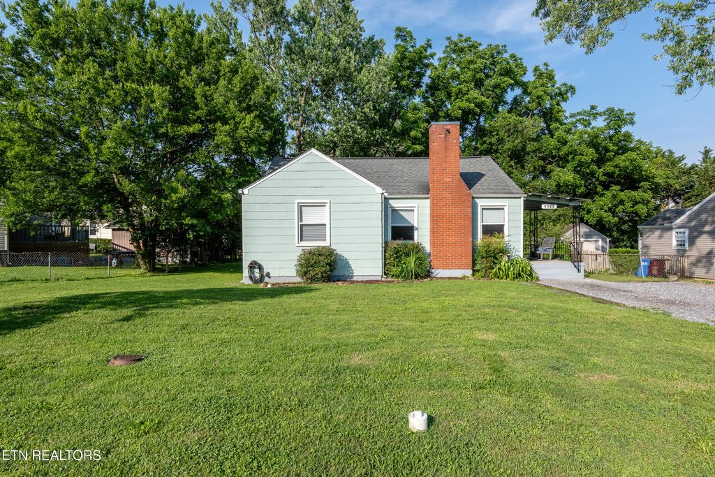 Photo of 1782 Dalton St, Alcoa, TN 37701 (MLS # 1305056)