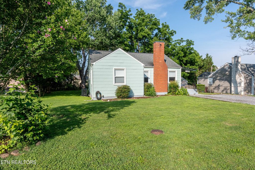 Photo of 1782 Dalton St, Alcoa, TN 37701 (MLS # 1305056)