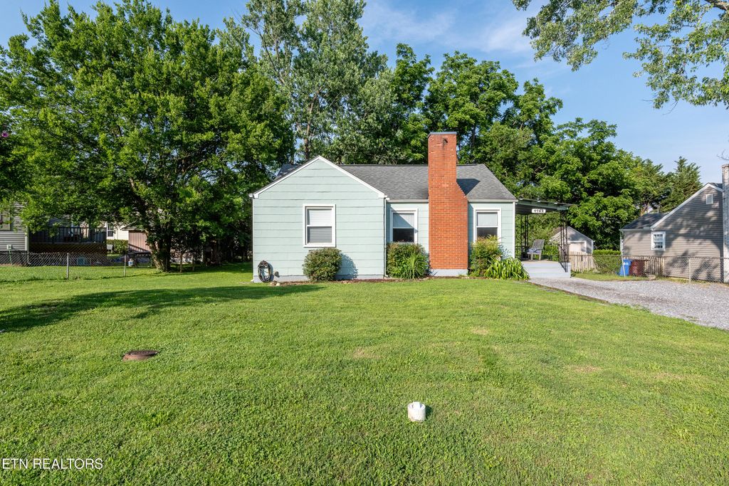 Photo of 1782 Dalton St, Alcoa, TN 37701 (MLS # 1305056)