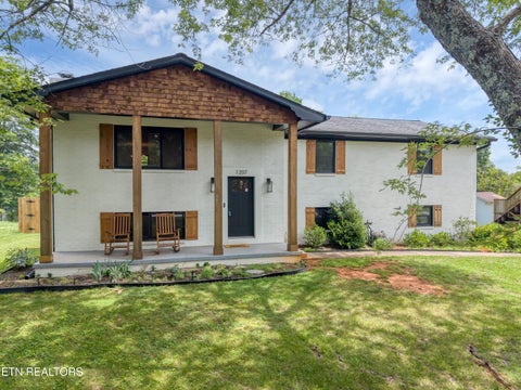Photo of 1207 Lenore Lane, Maryville, TN 37804 (MLS # 1344813)
