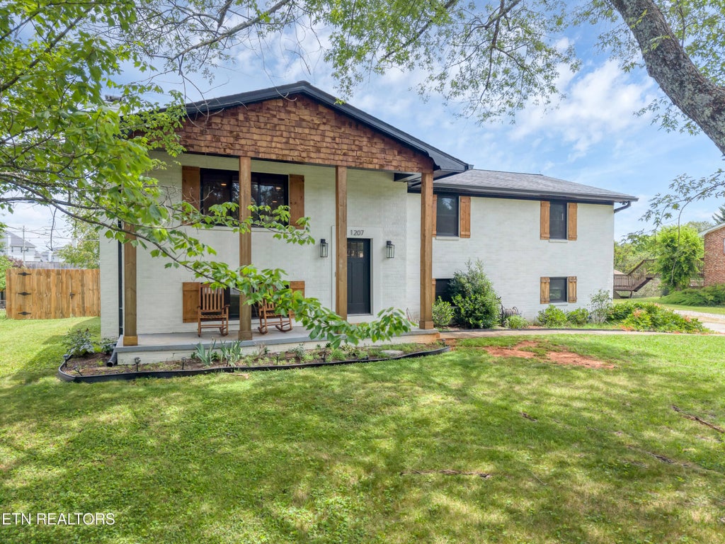 Photo of 1207 Lenore Lane, Maryville, TN 37804 (MLS # 1344813)
