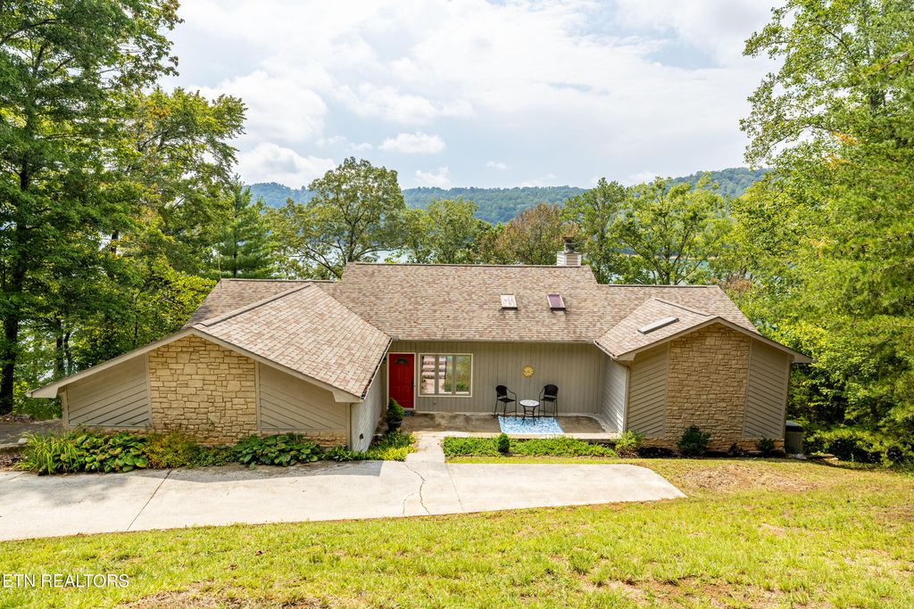 Photo of 1691 Cove Pointe Rd, LaFollette, TN 37766 (MLS # 1314507)
