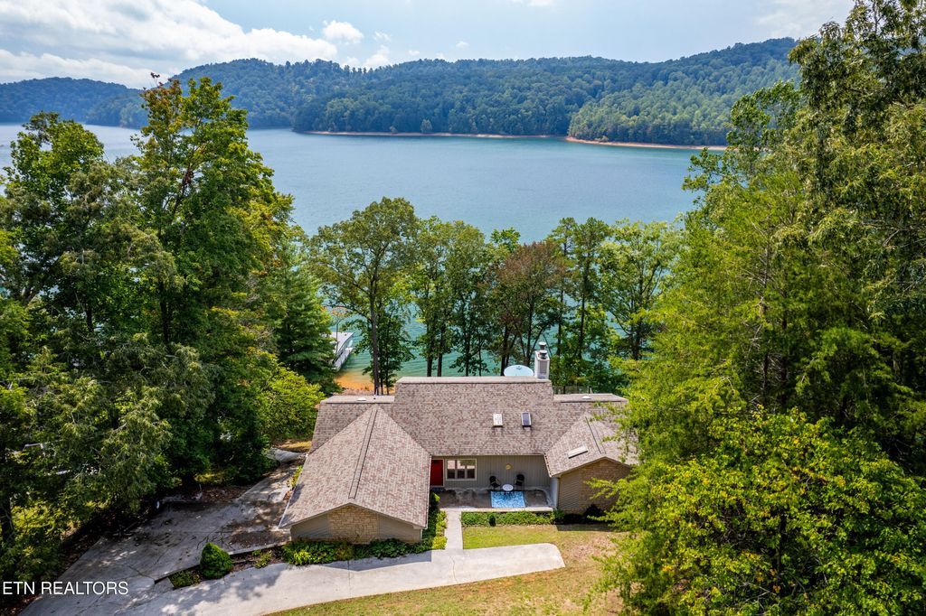 Photo of 1691 Cove Pointe Rd, LaFollette, TN 37766 (MLS # 1314507)