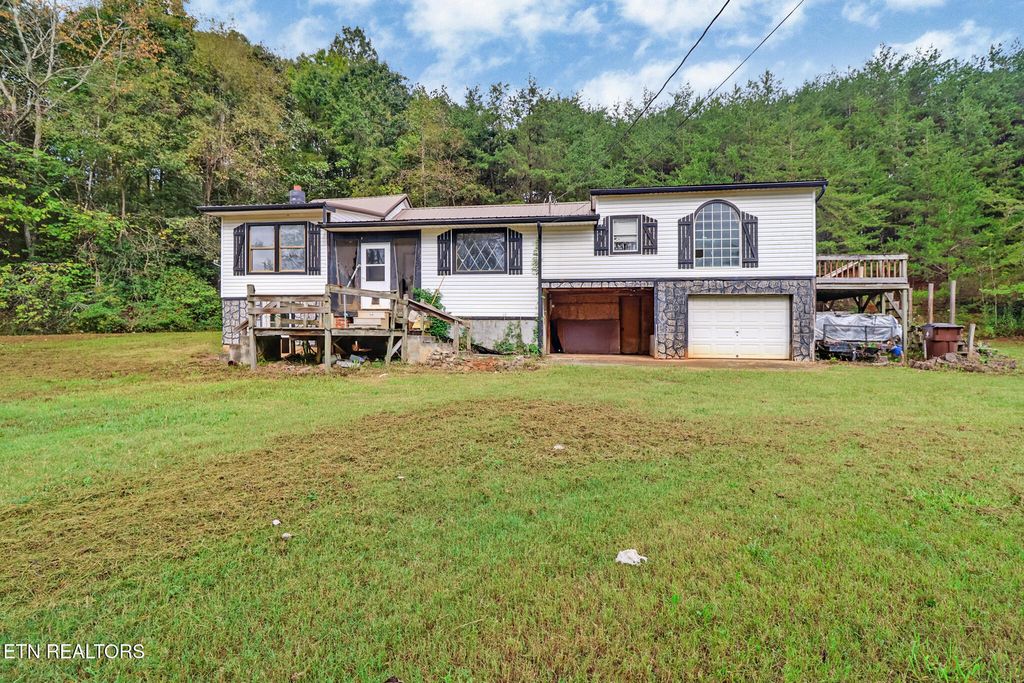 Photo of 960 Chestnut Grove Rd, Dandridge, TN 37725 (MLS # 1318174)