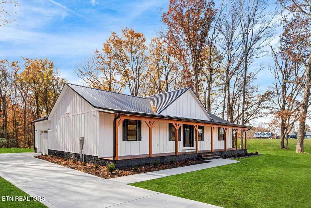 Photo of 231 Sunset Boulevard Blvd, White Pine, TN 37890 (MLS # 1323322)