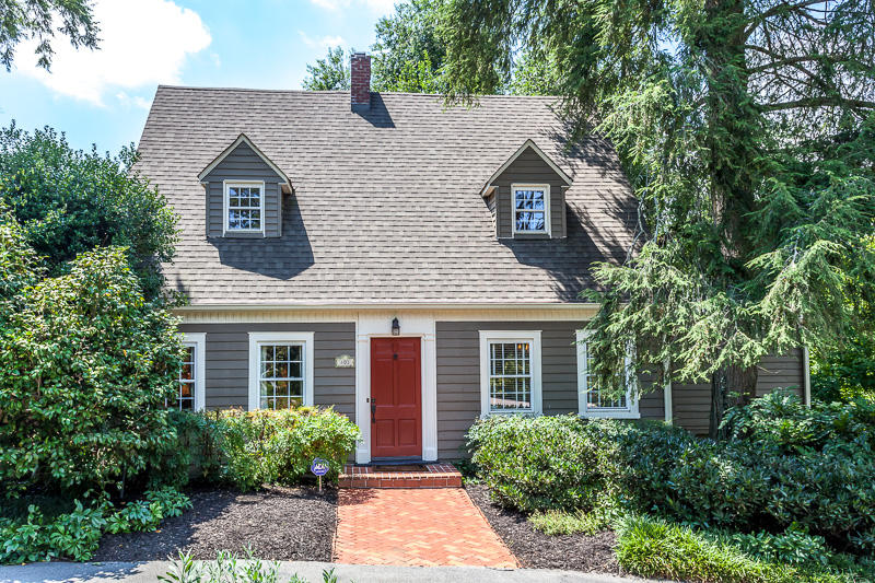 Photo 1 of 36 — 801 NW Forest Heights Rd, Knoxville, TN 37919