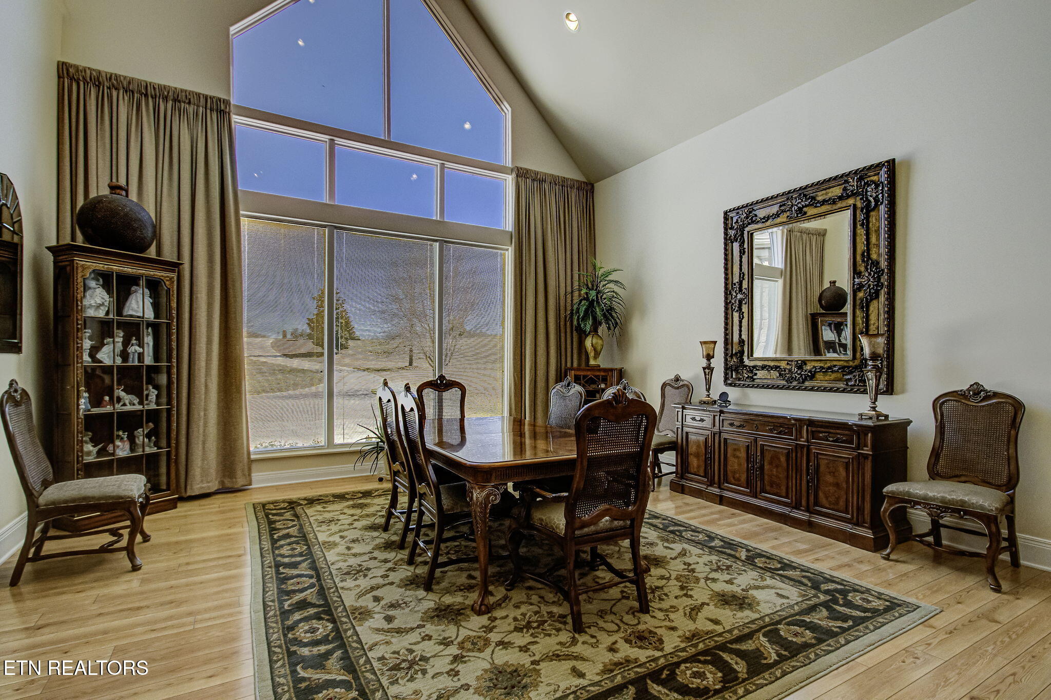 340 W Mountain Drive