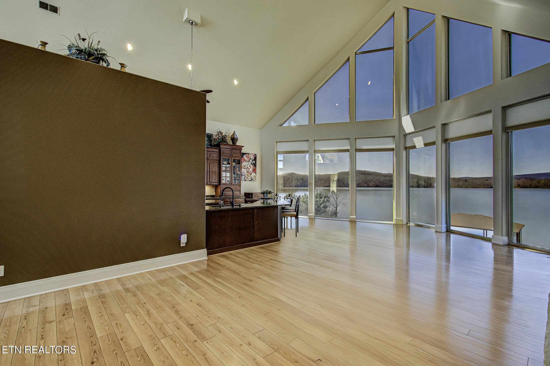 340 W Mountain Drive