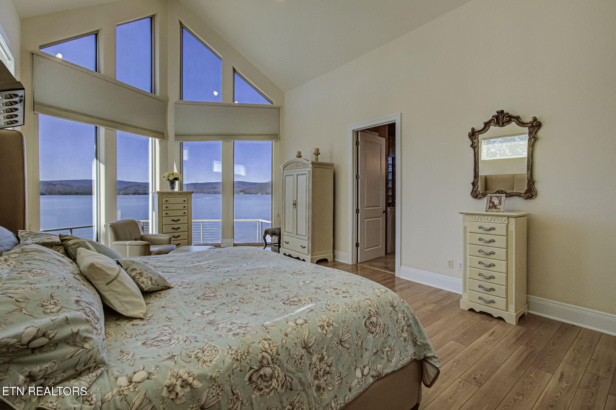 340 W Mountain Drive