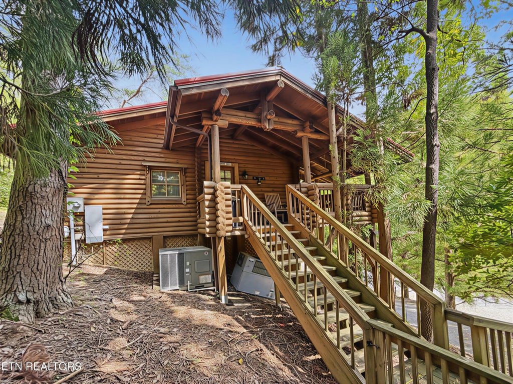Photo of 165 N Smoky Mountain Way, Sevierville, TN 37876 (MLS # 1356925)
