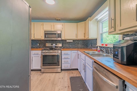 Tiny photo for 620 Hillcrest Drive, Crossville, TN 38555 (MLS # 1357580)