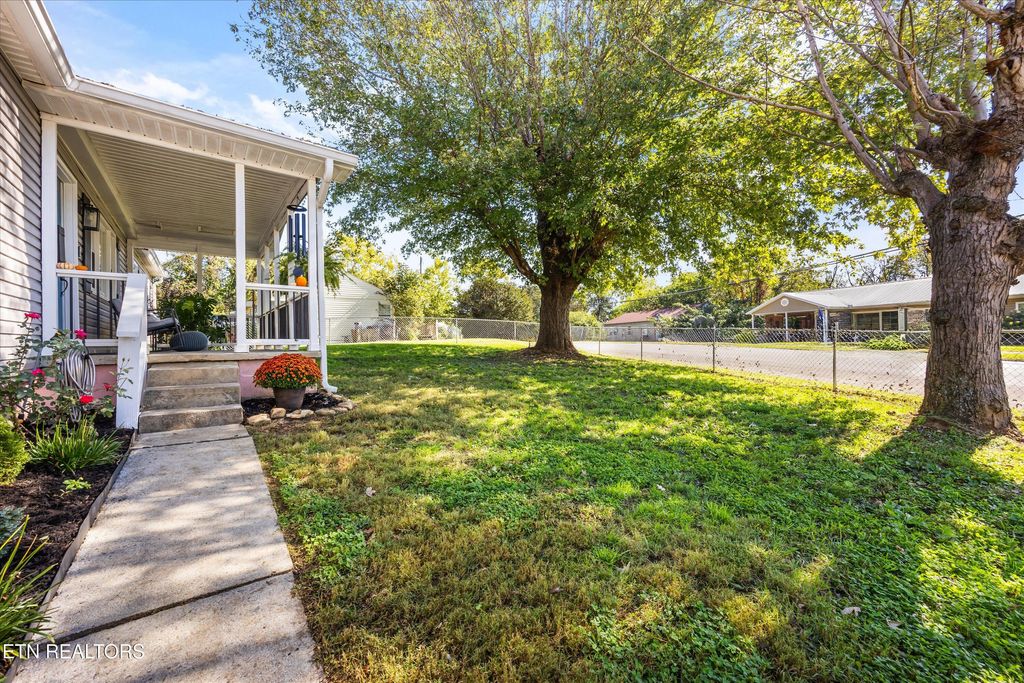 Photo of 420 Robertsville Rd, Oak Ridge, TN 37830 (MLS # 1317750)
