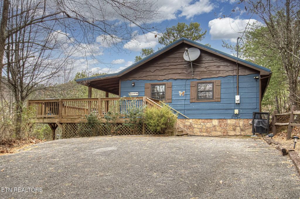 Photo of 3049 Patty View Way, Sevierville, TN 37862 (MLS # 1324621)