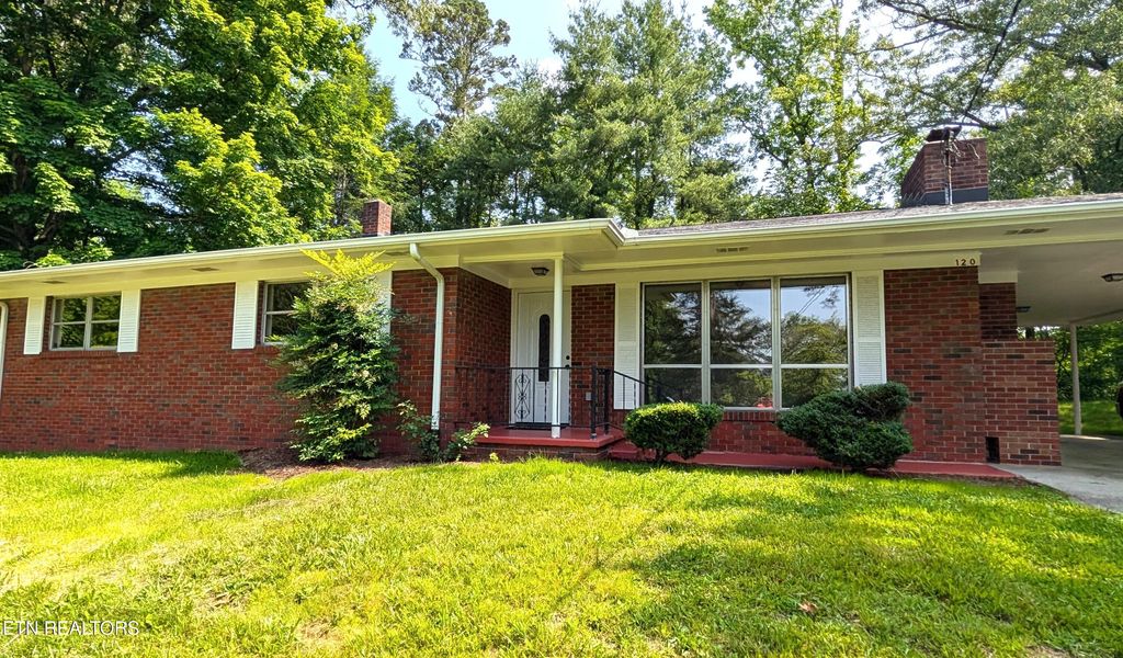 Photo of 120 Dale Ave, Oliver Springs, TN 37840 (MLS # 1299649)