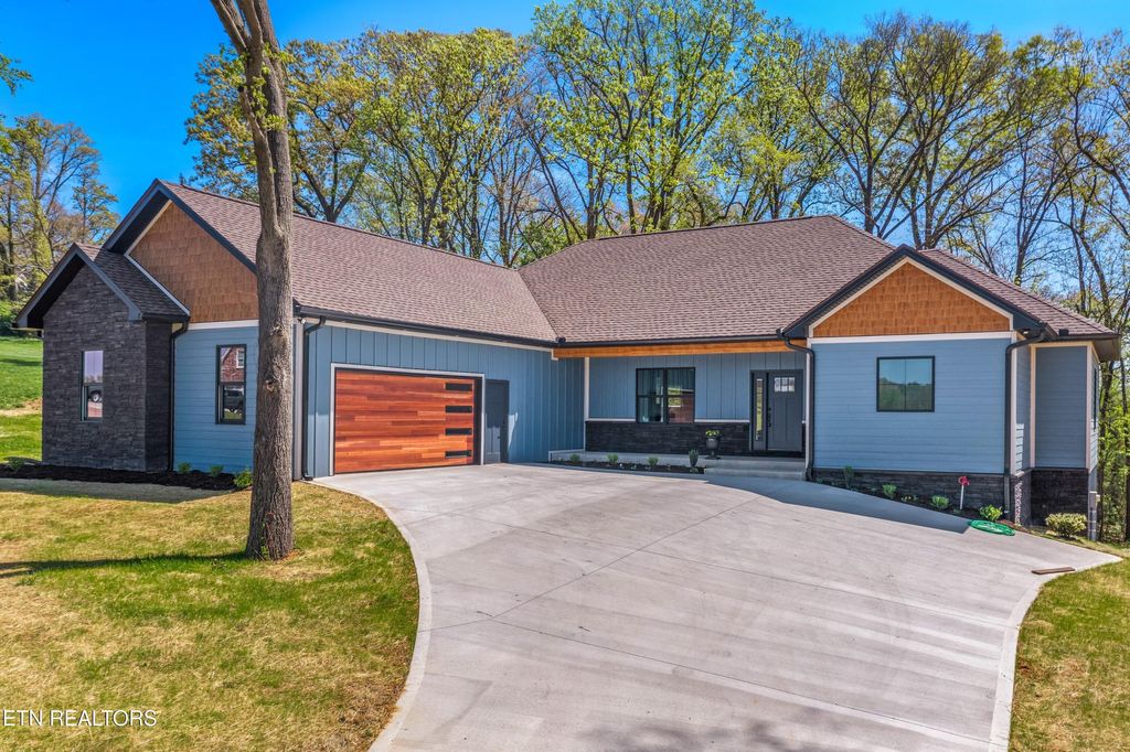 Photo of 322 Fairway Drive Dr, Dandridge, TN 37725 (MLS # 1297579)